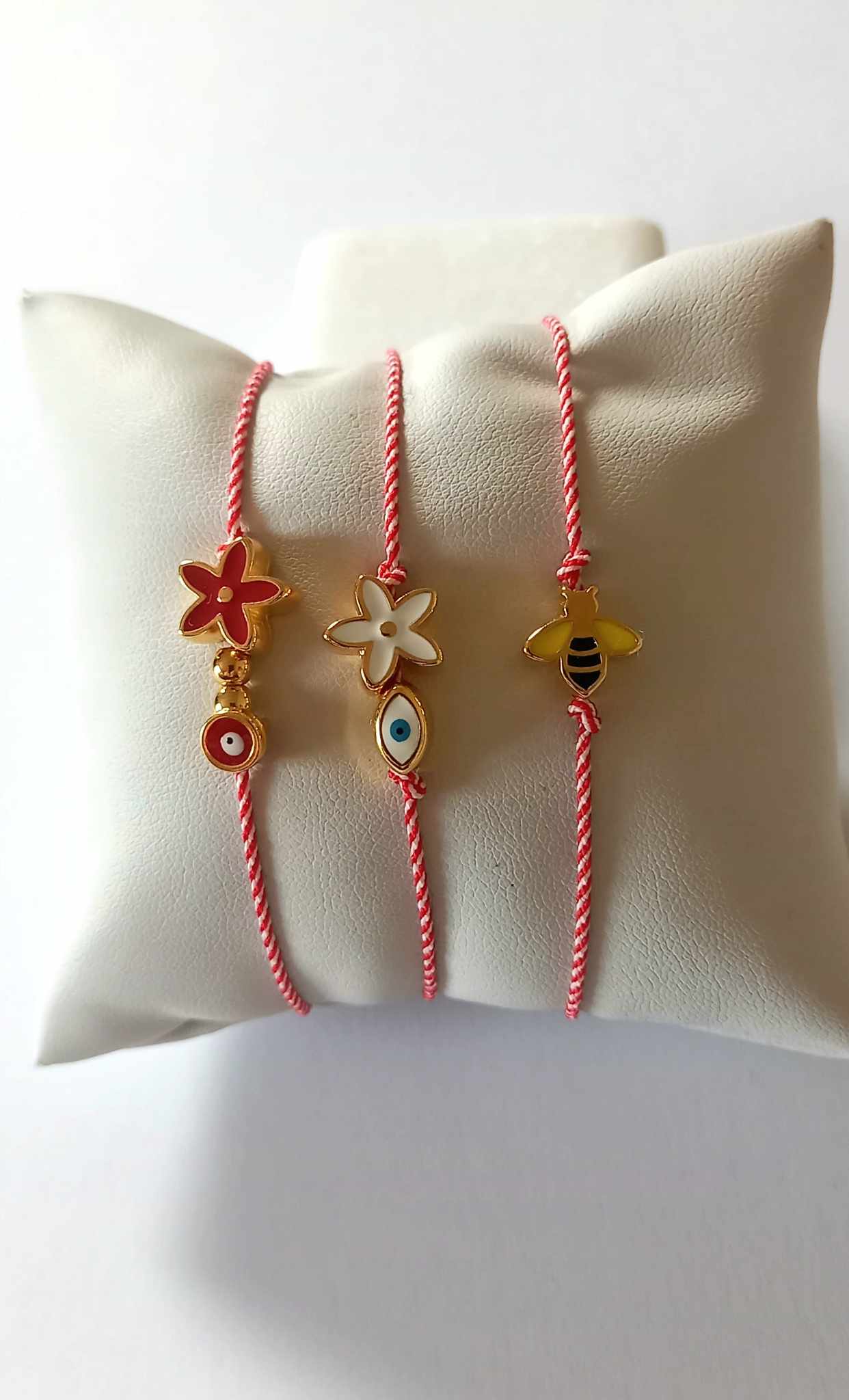 Χειροποίητο βραχιόλι μαρτάκι με επιχρυσωμένο λουλούδι και μάτι