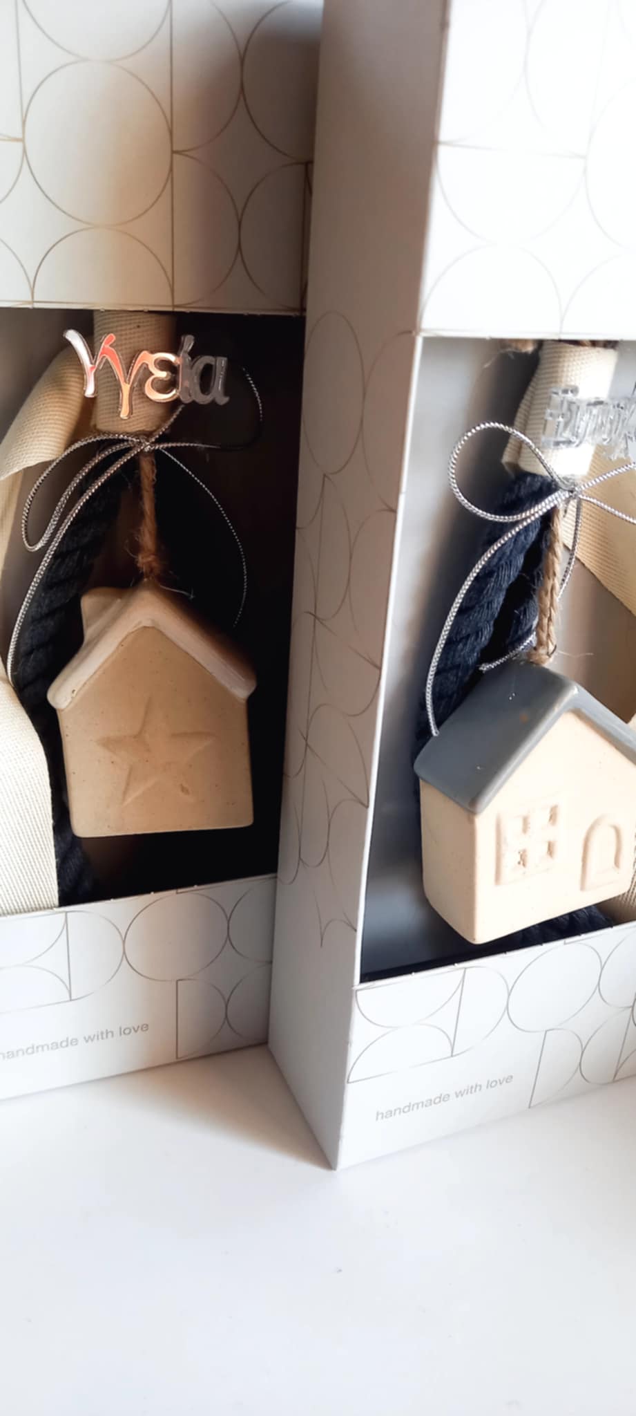 Γούρι 2026 κεραμικό σπιτάκι με σχοινί