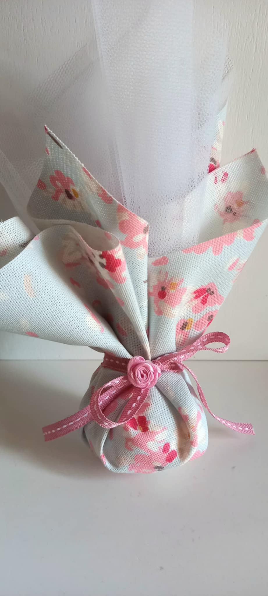 Μπομπονιέρα βάπτισης με φλοράλ μοτίβο