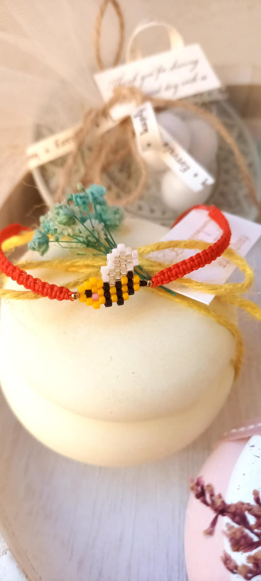 Βραχιόλι μαρτάκι με μοτίφ μελισσούλα