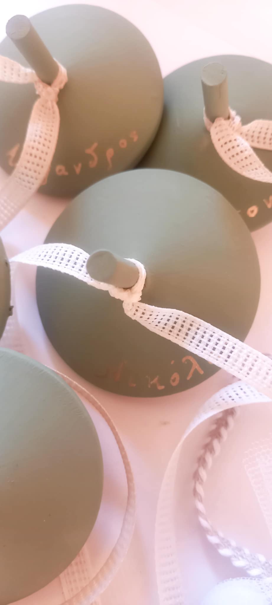 Μπομπονιέρα βάπτισης σβούρα με όνομα