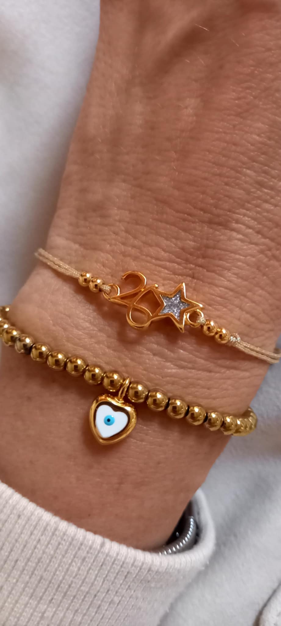 Βραχιόλι - γούρι με επιχρυσωμένο στοιχείο "26"