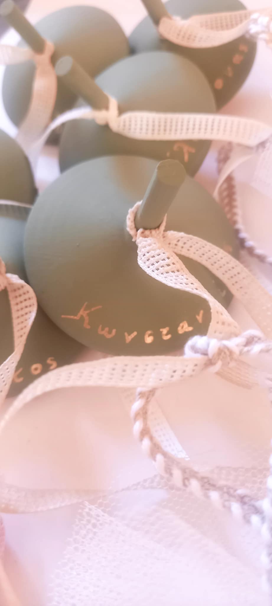 Μπομπονιέρα βάπτισης σβούρα με όνομα