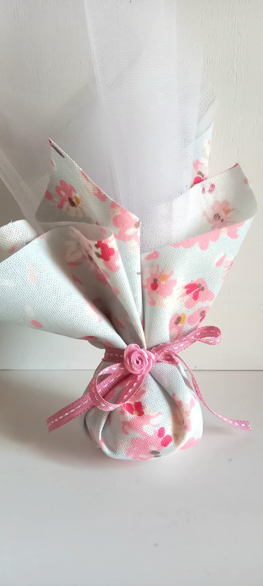 Μπομπονιέρα βάπτισης με φλοράλ μοτίβο