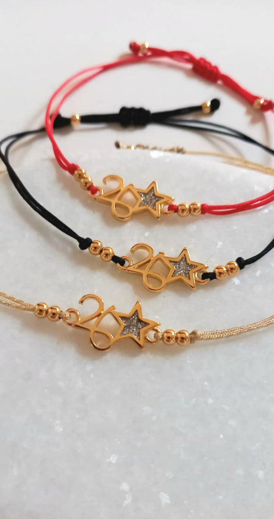 Βραχιόλι - γούρι με επιχρυσωμένο στοιχείο "26"