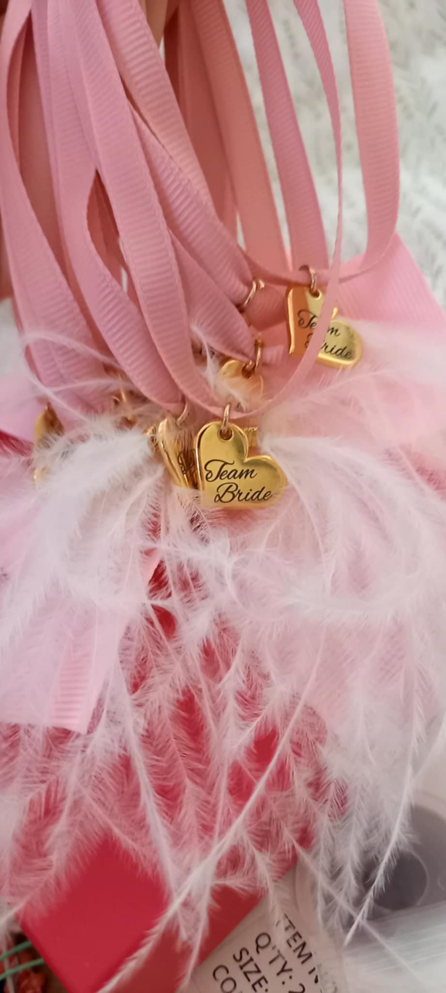 Βραχιόλι για bachelor party με κορδέλα, καρδιά και φτερά