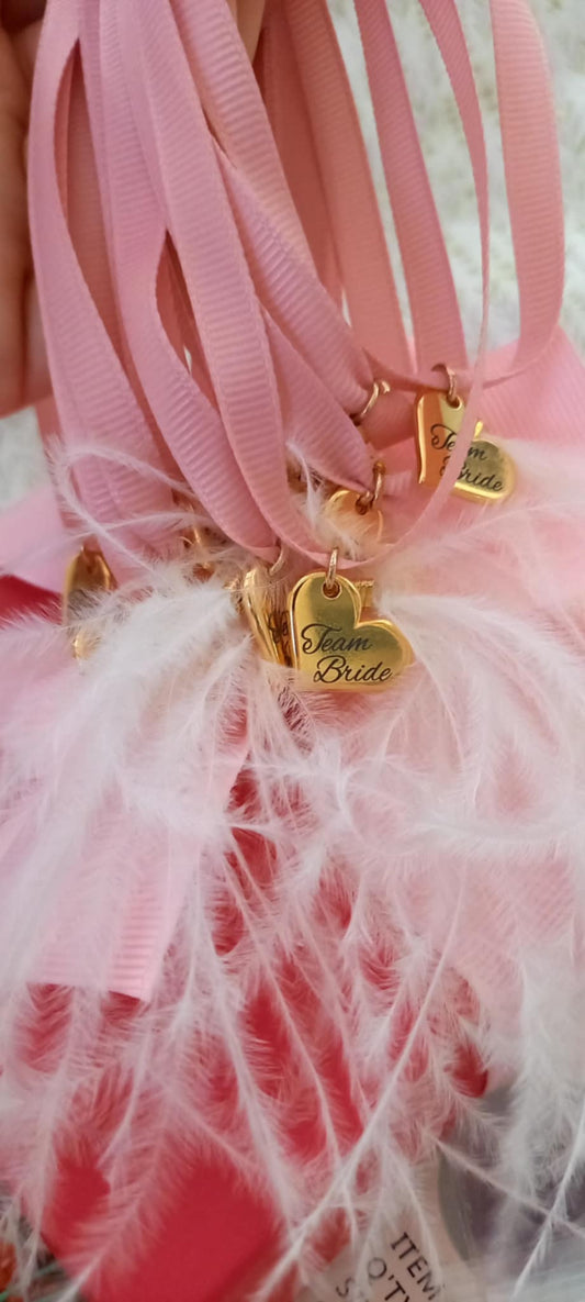 Βραχιόλι για bachelor party με κορδέλα, καρδιά και φτερά