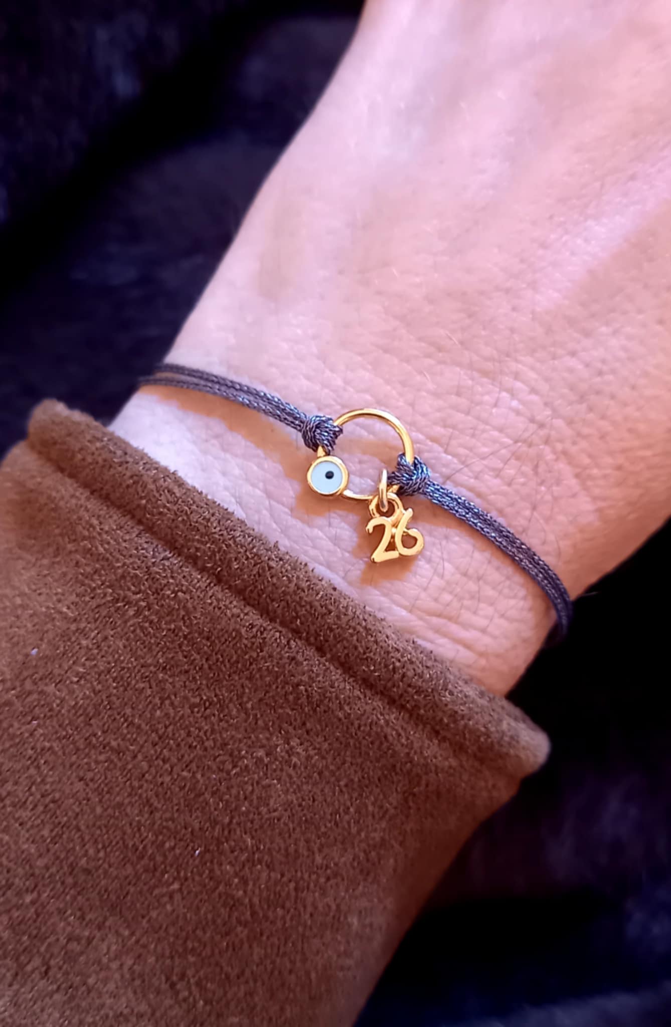 Βραχιόλι γούρι 2026 με επιχρυσωμένα στοιχεία