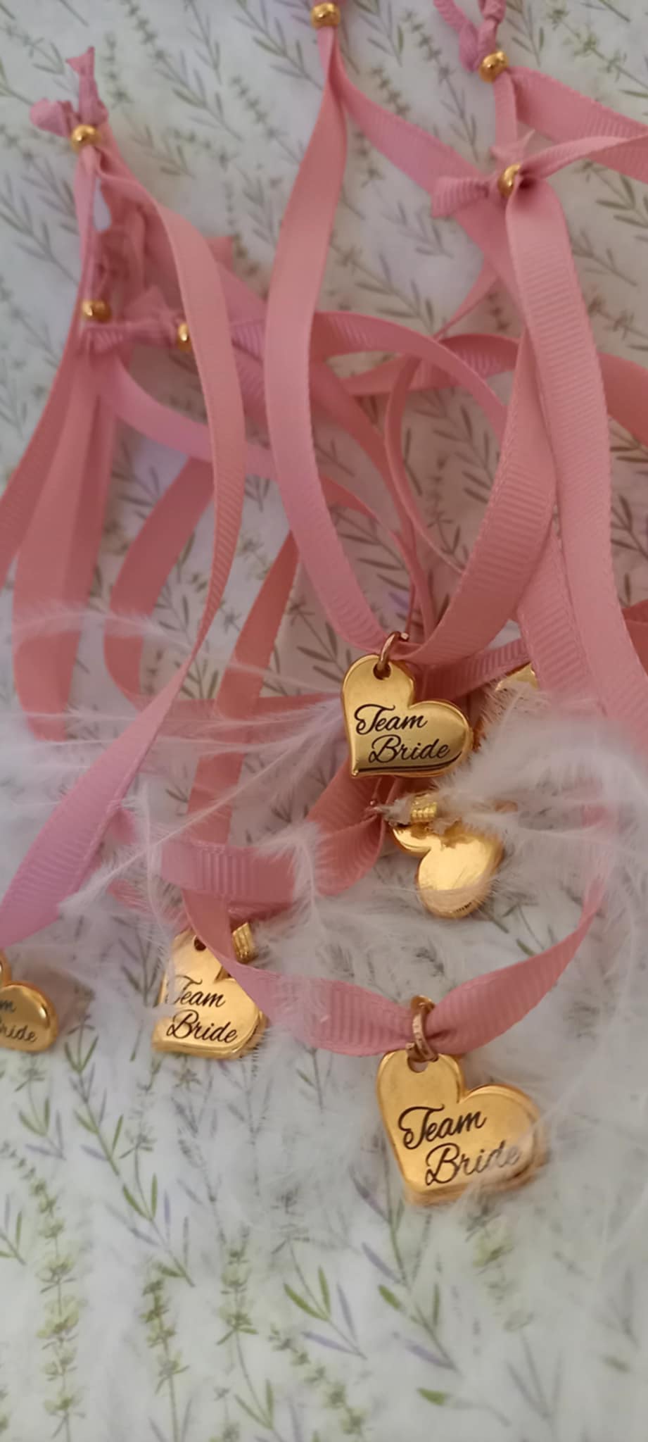 Βραχιόλι για bachelor party με κορδέλα, καρδιά και φτερά