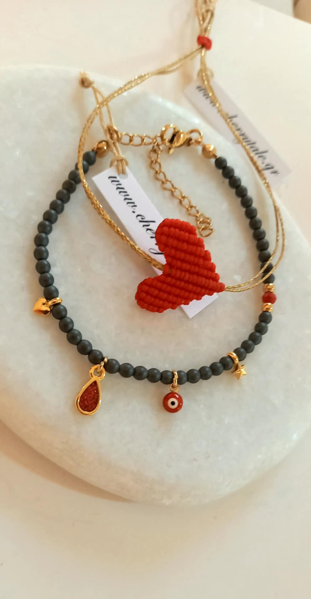 Βραχιόλι με αιματίτες και επιχρυσωμένα στοιχεία