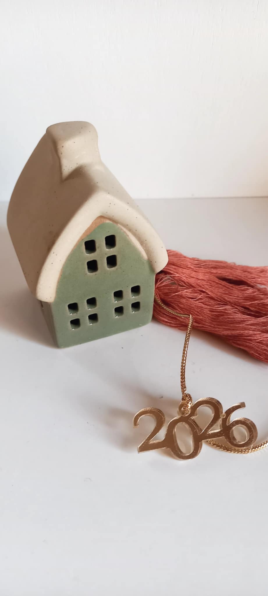 Επιτραπέζιο γούρι 2026 κεραμικό σπιτάκι