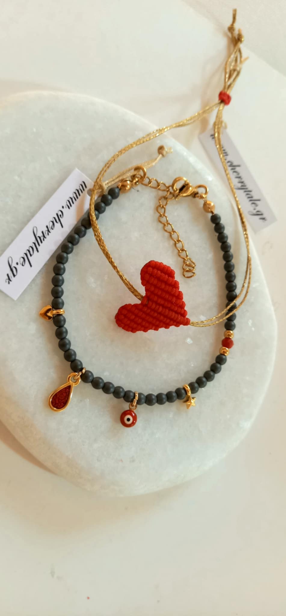 Βραχιόλι με αιματίτες και επιχρυσωμένα στοιχεία