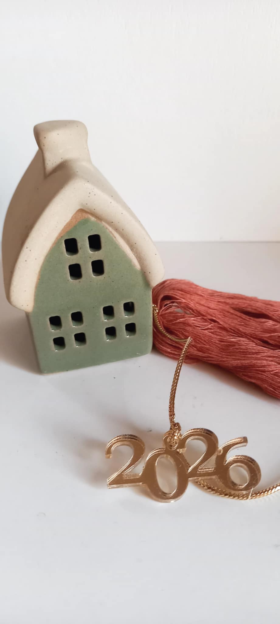 Επιτραπέζιο γούρι 2026 κεραμικό σπιτάκι