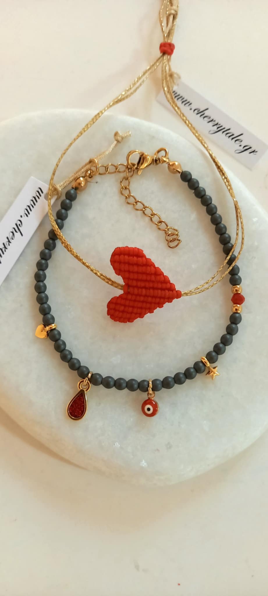 Βραχιόλι με αιματίτες και επιχρυσωμένα στοιχεία