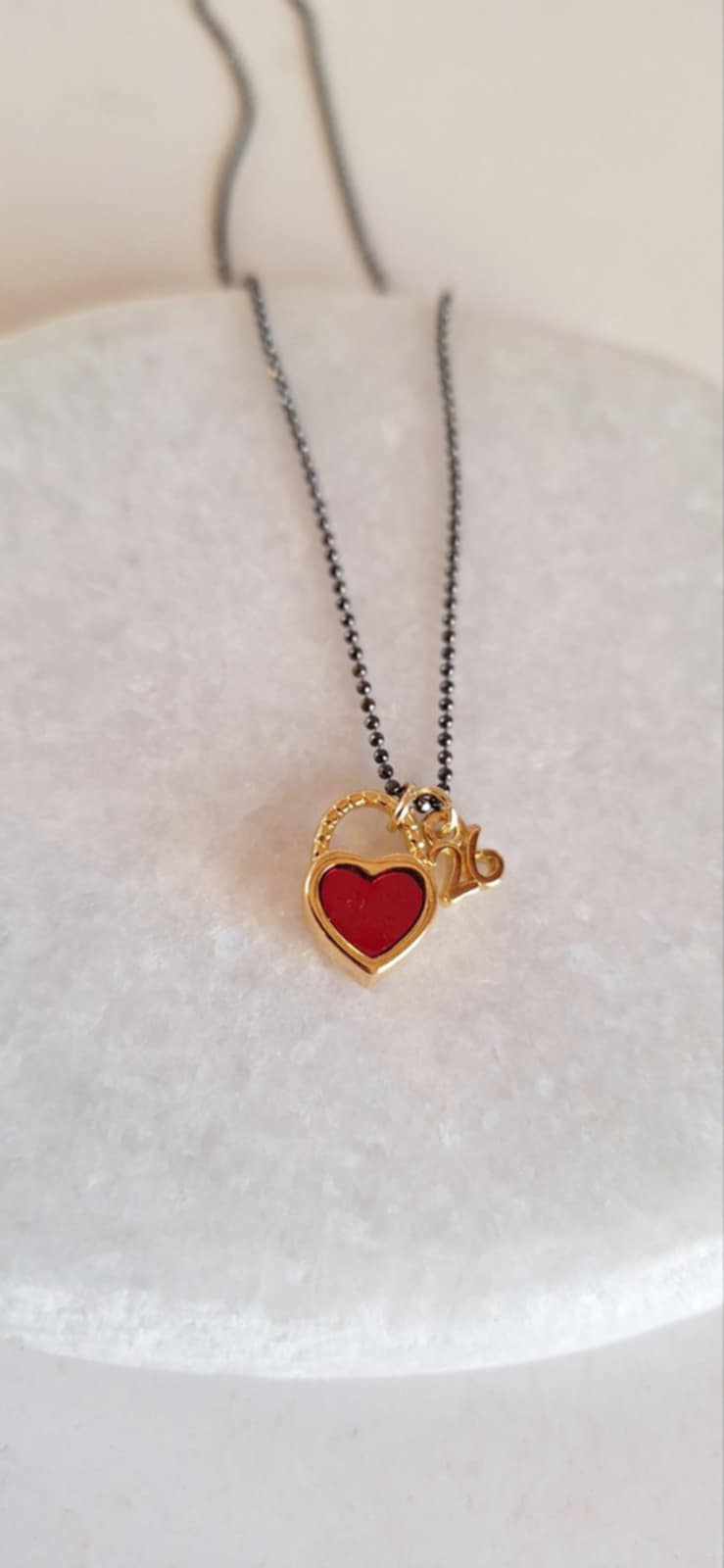 Κολιέ - γούρι 2026 με μοτίφ καρδιά