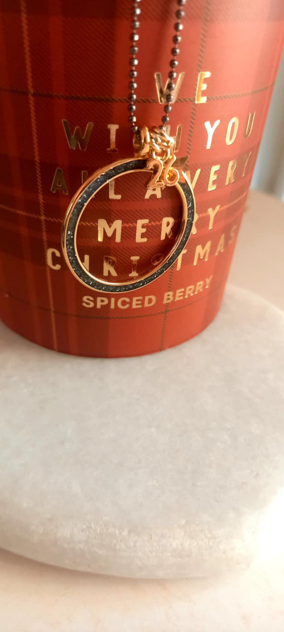 Κολιέ - γούρι με επιχρυσωμένα στοιχεία