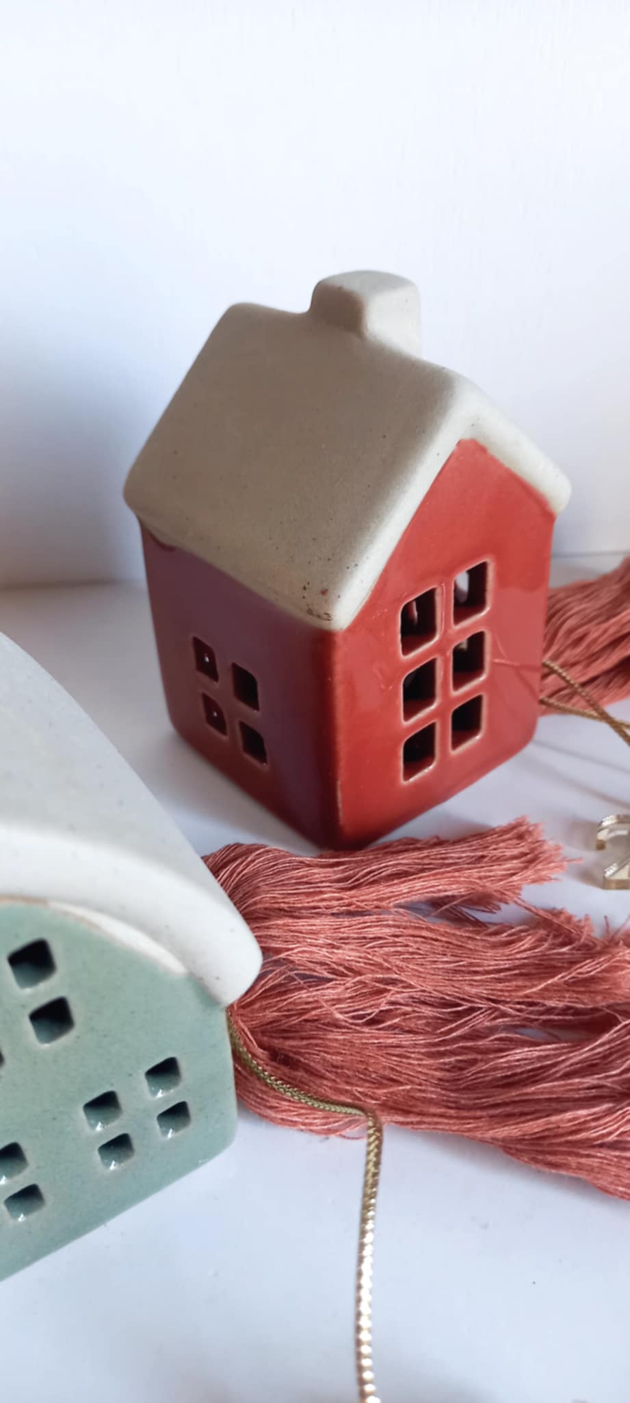 Γούρι 2026 κεραμικό σπιτάκι με στοιχείο 2026