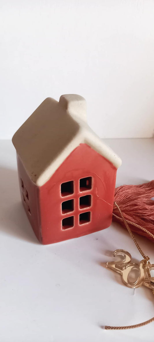 Γούρι 2026 κεραμικό σπιτάκι με στοιχείο 2026