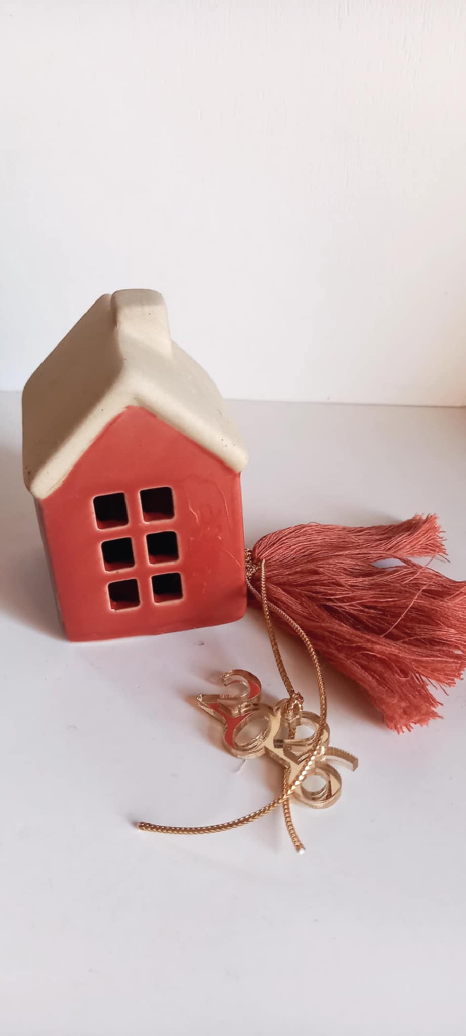 Γούρι 2026 κεραμικό σπιτάκι με στοιχείο 2026