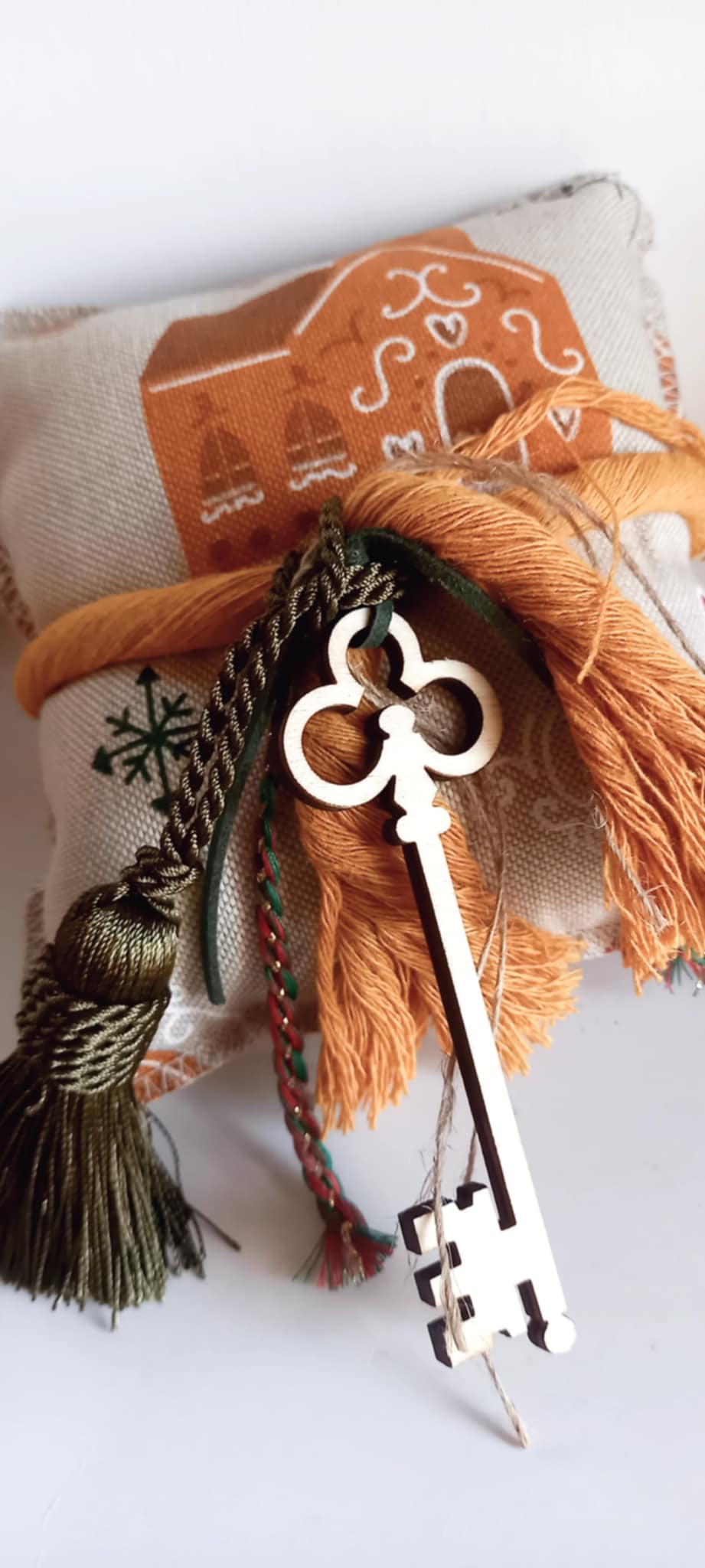 Διακοσμητικό μαξιλαράκι - γούρι 2026