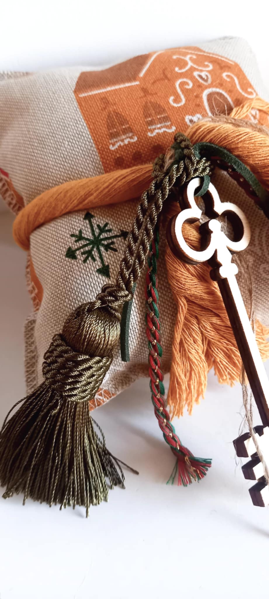 Διακοσμητικό μαξιλαράκι - γούρι 2026