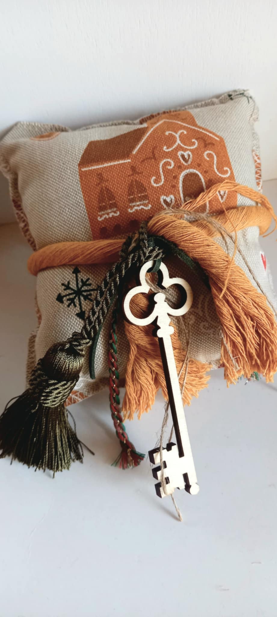 Διακοσμητικό μαξιλαράκι - γούρι 2026