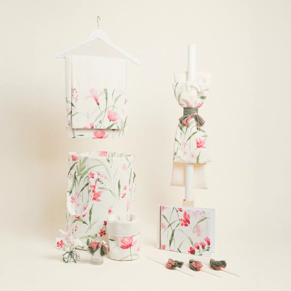 Σετ βάπτισης με λουλούδια σε λευκό και φούξια