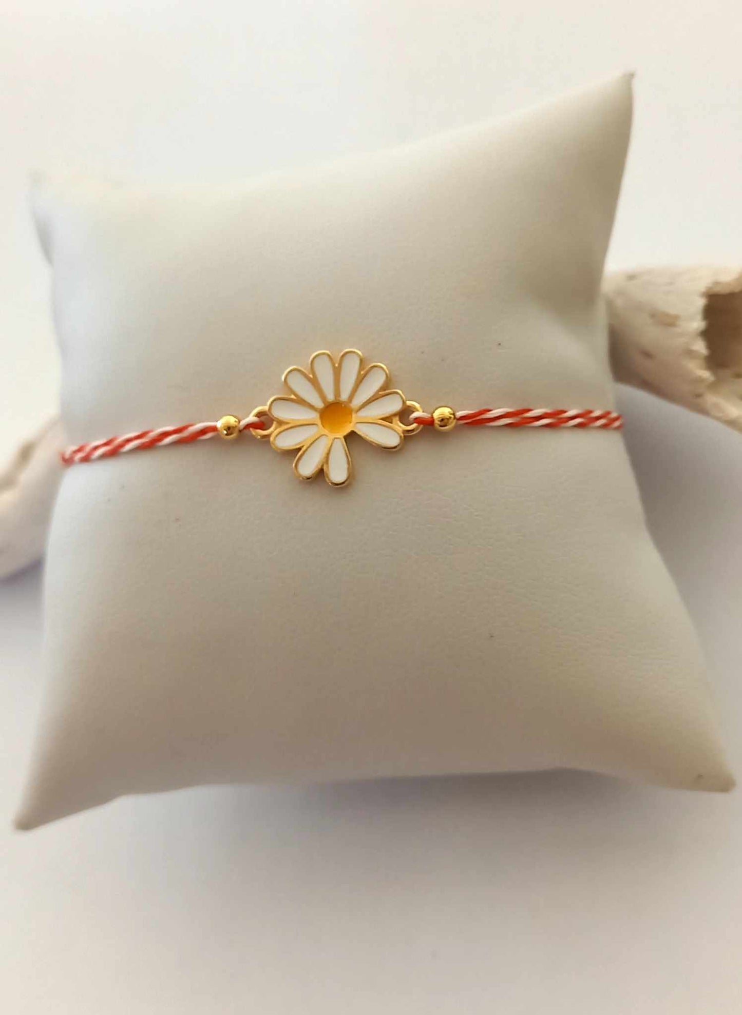 Βραχιόλι μαρτάκι με στοιχείο μαργαρίτα με σμάλτο