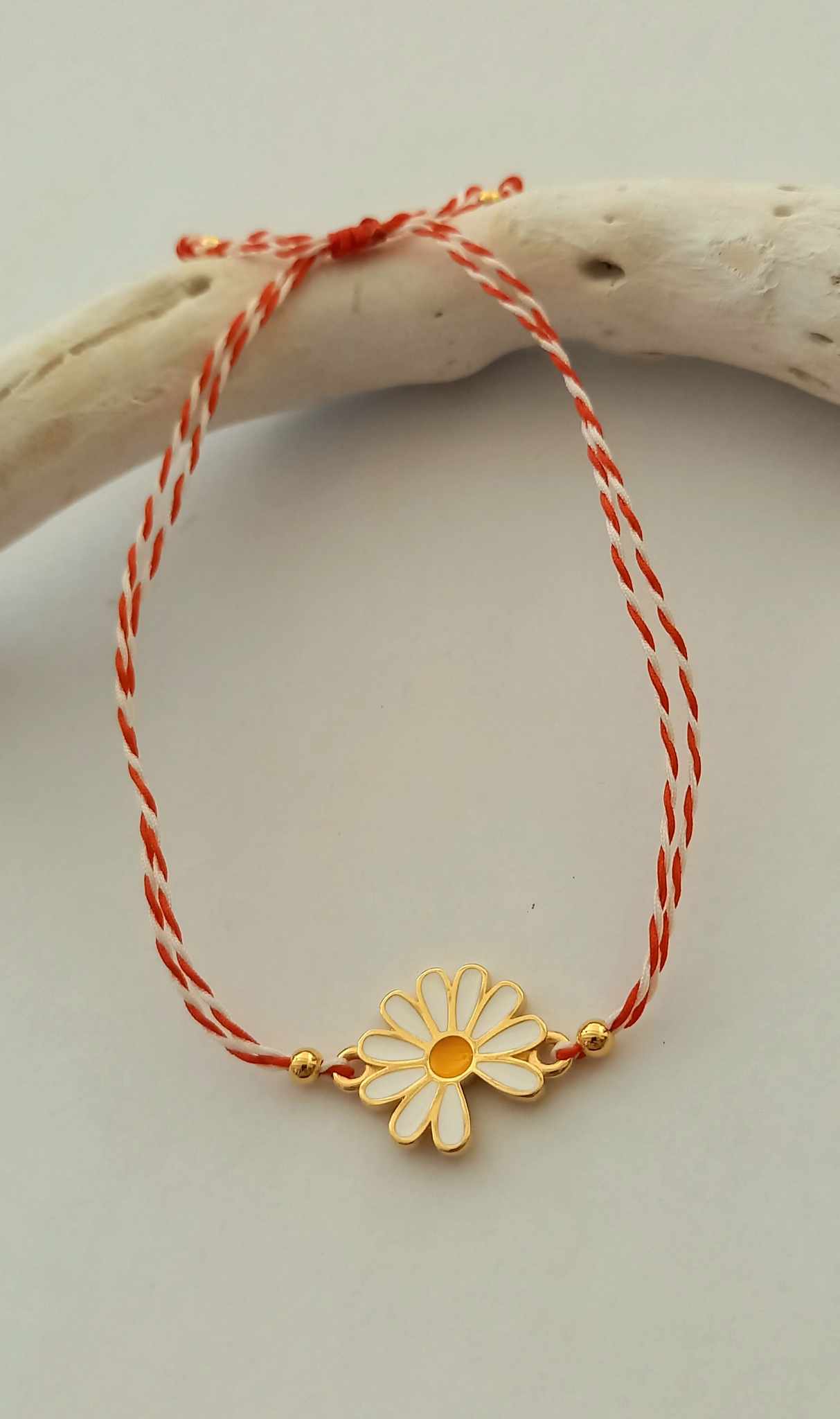 Βραχιόλι μαρτάκι με στοιχείο μαργαρίτα με σμάλτο