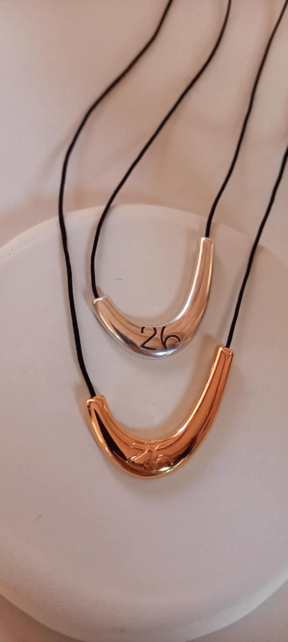 Κολιέ - γούρι με κορδόνι