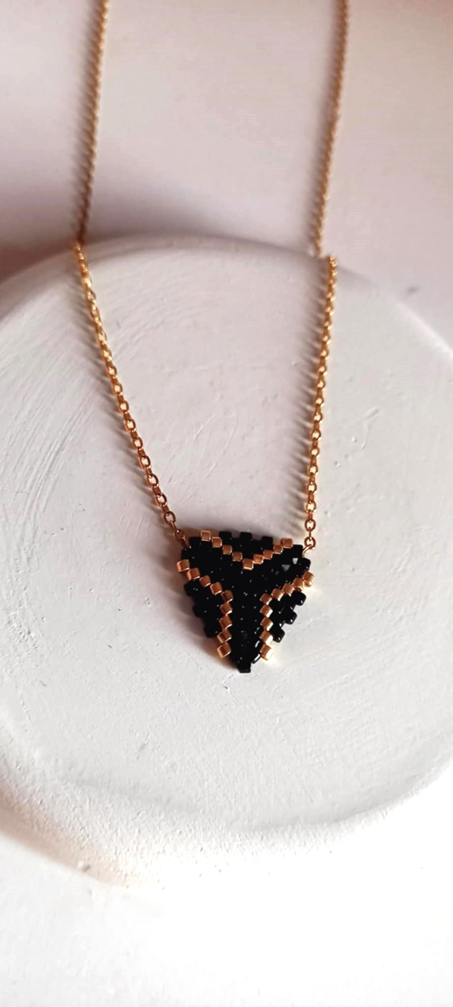 Κολιέ με μοτίφ από χάντρες miyuki