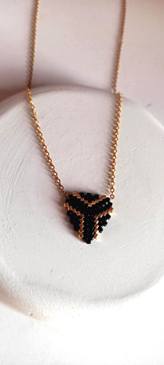 Κολιέ με μοτίφ από χάντρες miyuki