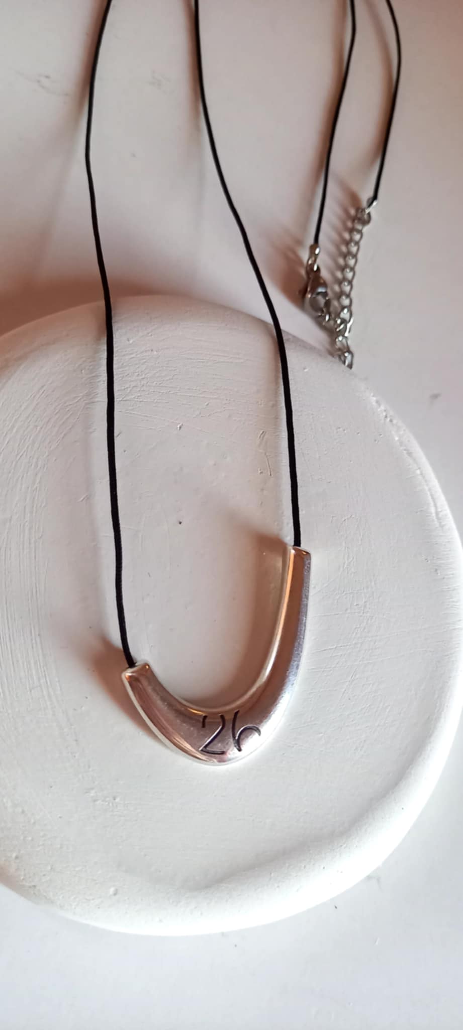 Κολιέ - γούρι με κορδόνι