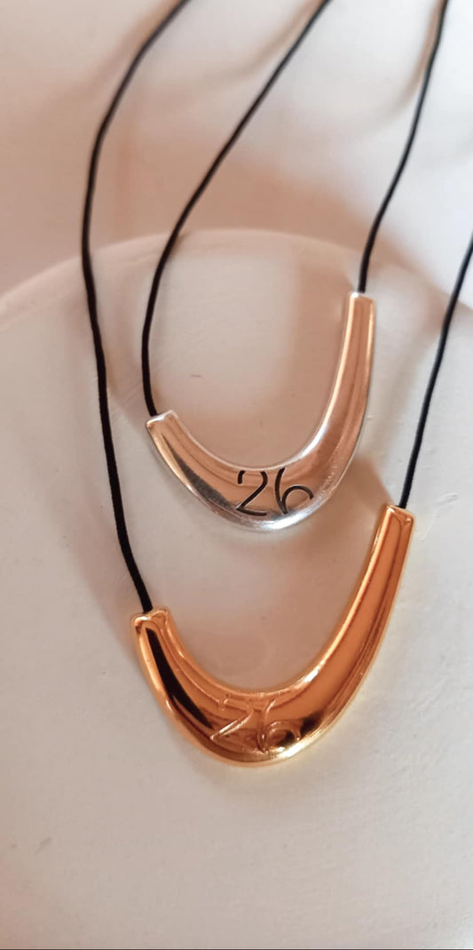 Κολιέ - γούρι με κορδόνι