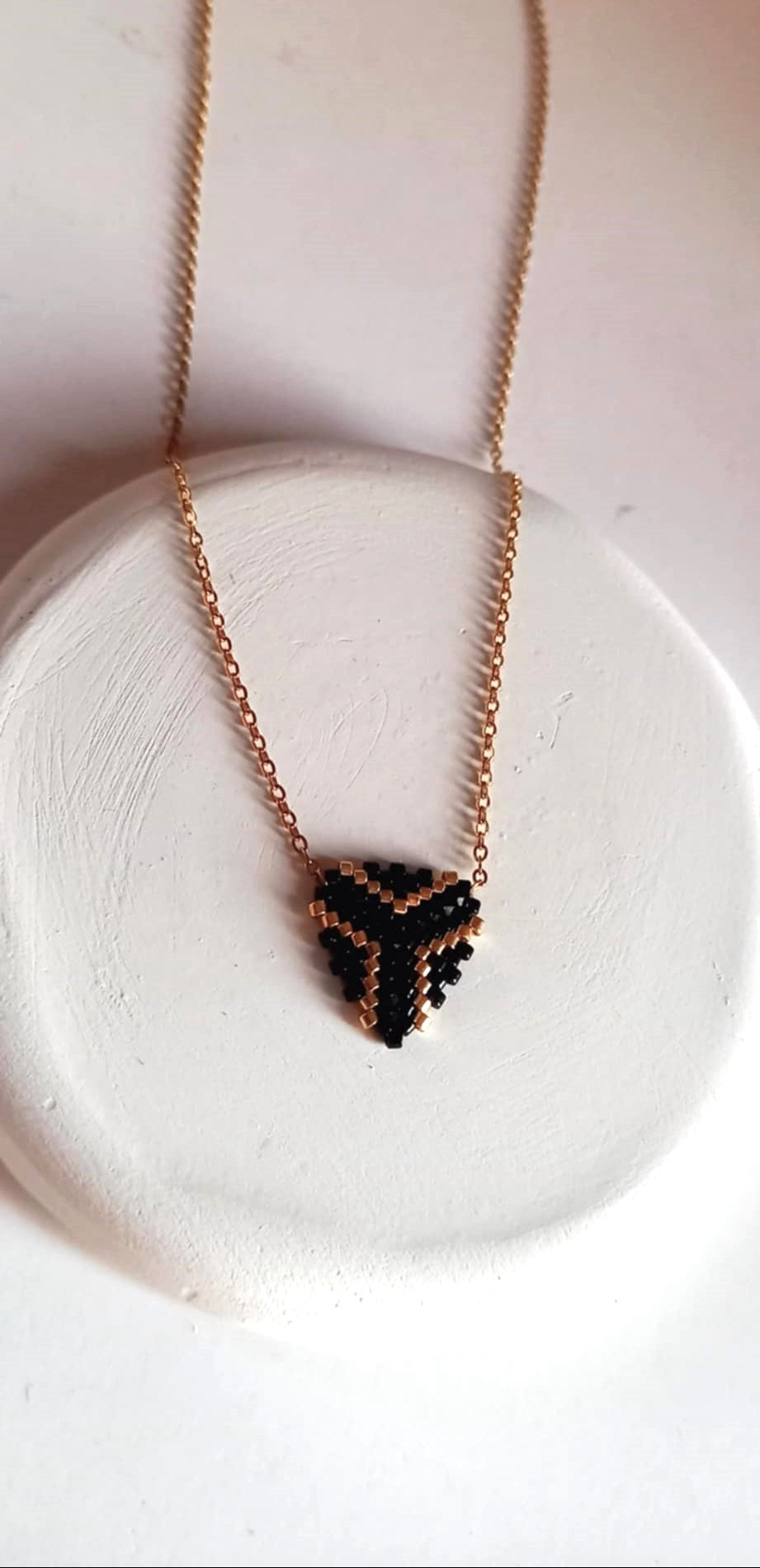 Κολιέ με μοτίφ από χάντρες miyuki