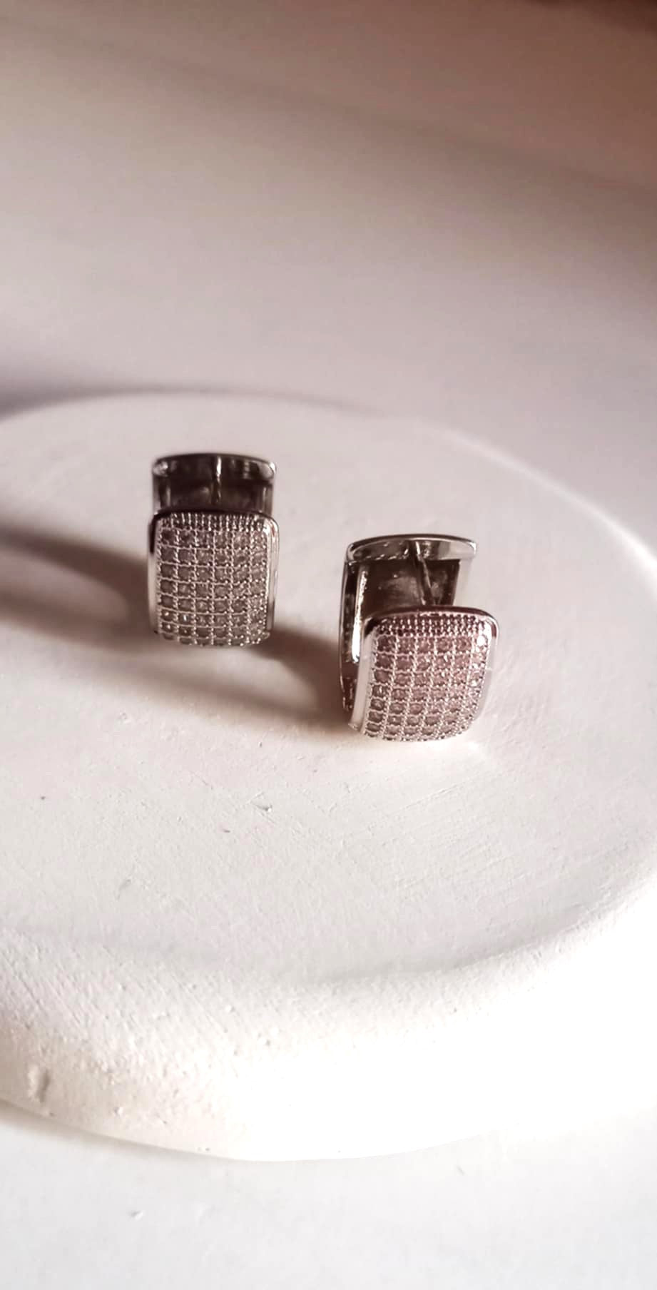 Κρίκοι από ατσάλι με λευκά ζιργκόν