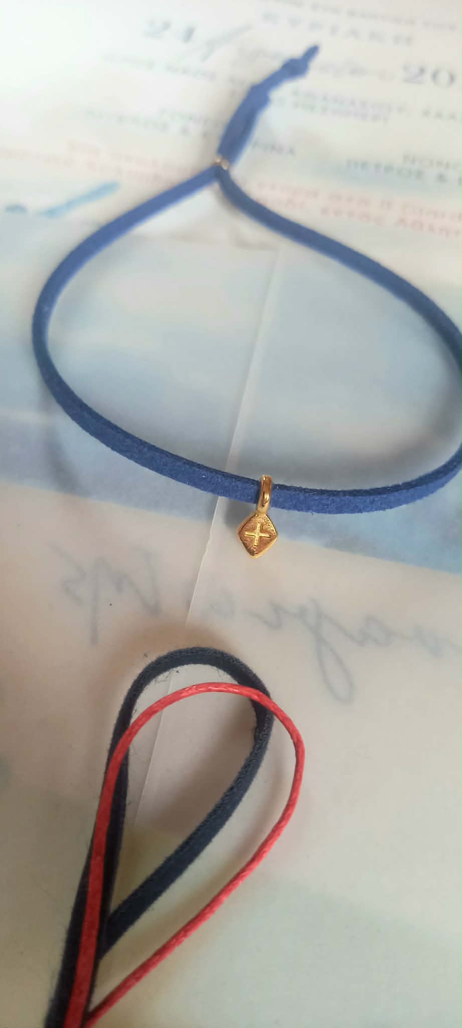 Μαρτυρικό βάπτισης βραχιόλι με επιχρυσωμένο σταυρουδάκι