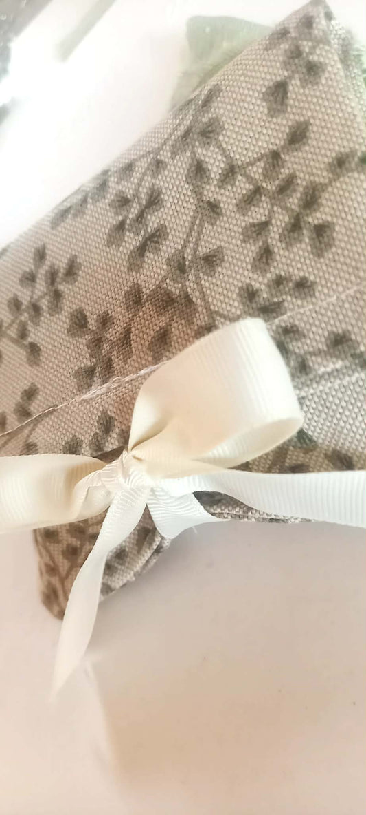 Μπομπονιέρα βάπτισης πουγκί-φάκελος με κορδέλα