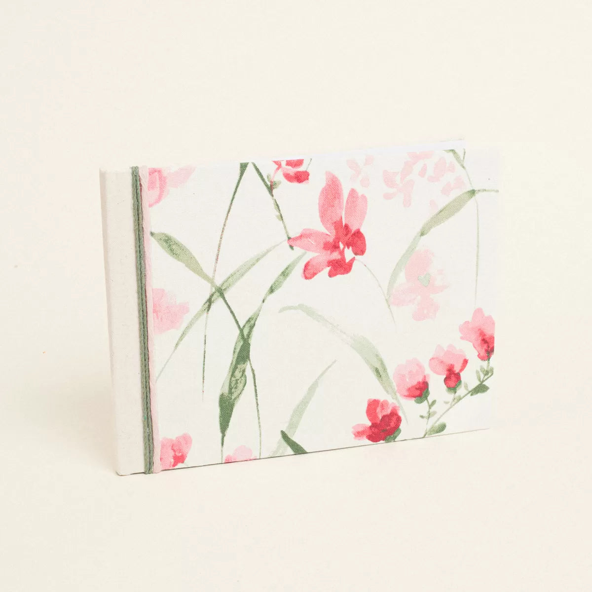 Σετ βάπτισης με λουλούδια σε λευκό και φούξια