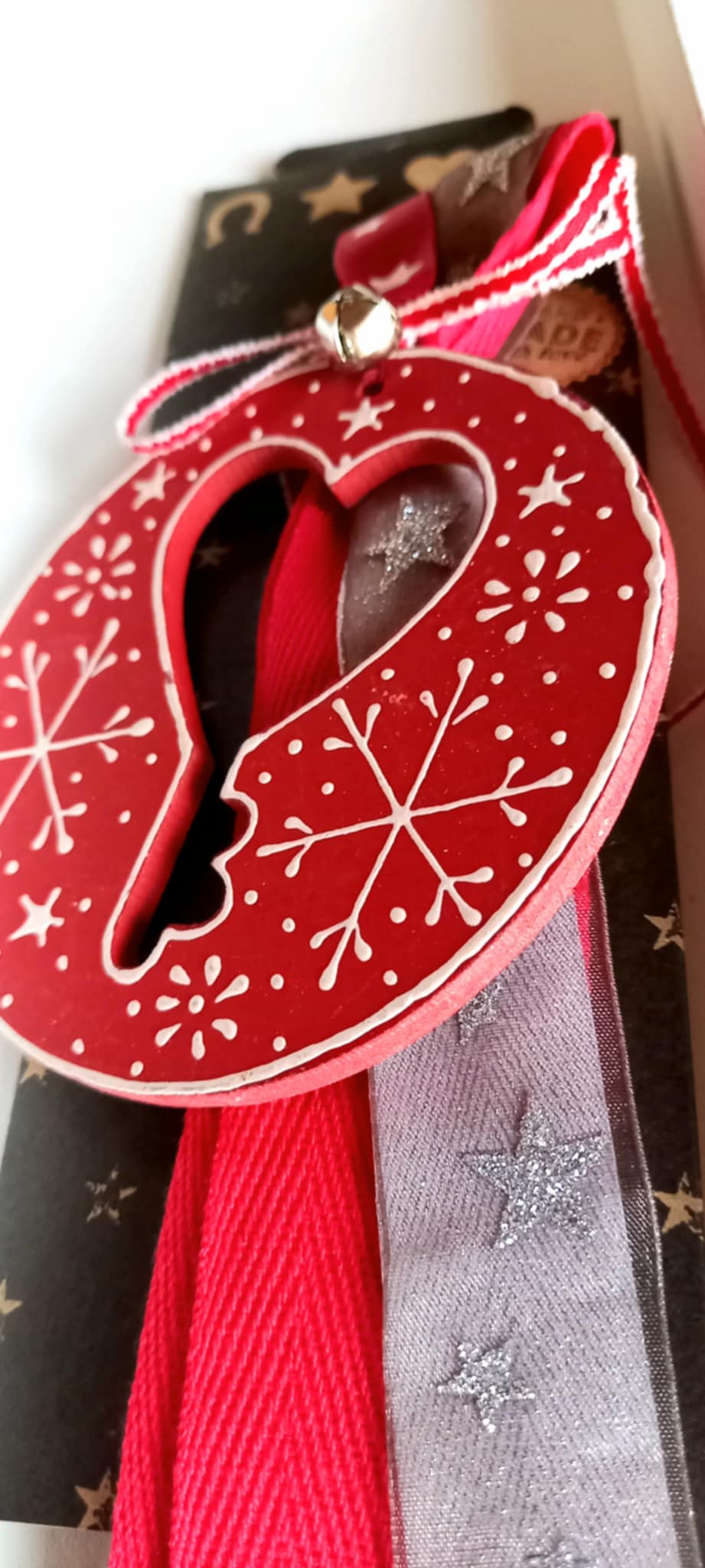 Χειροποίητο γούρι με ξύλινο στοιχείο