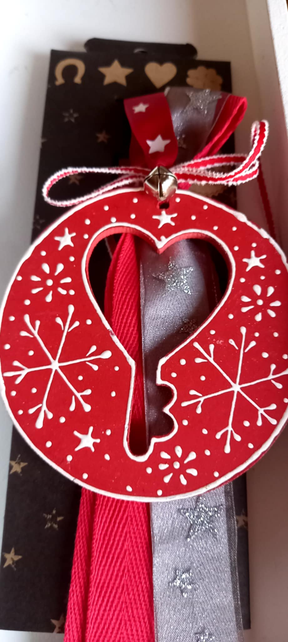 Χειροποίητο γούρι με ξύλινο στοιχείο