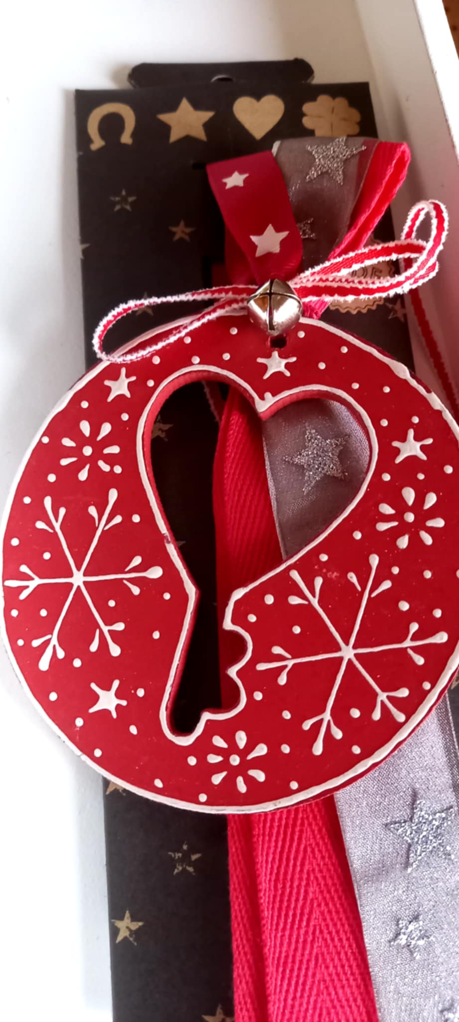 Χειροποίητο γούρι με ξύλινο στοιχείο