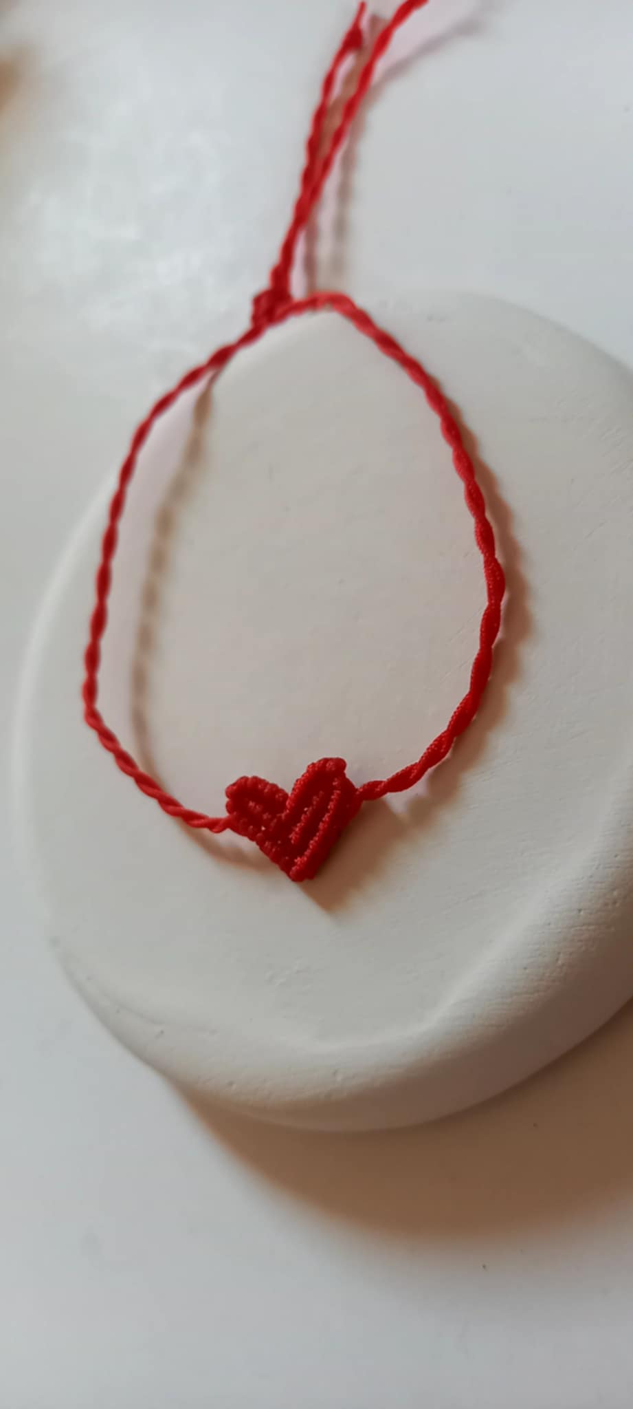 Βραχιόλι με καρδιά μακραμέ