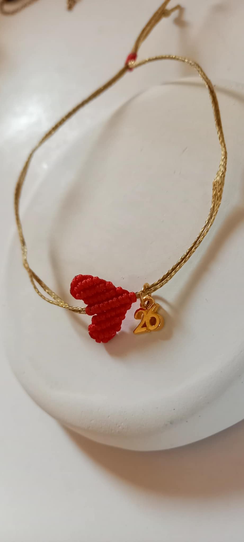 Βραχιόλι - γούρι με μακραμέ καρδιά