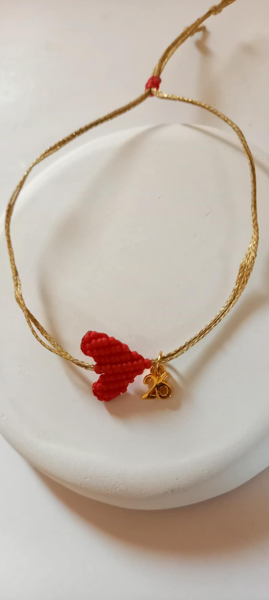 Βραχιόλι - γούρι με μακραμέ καρδιά