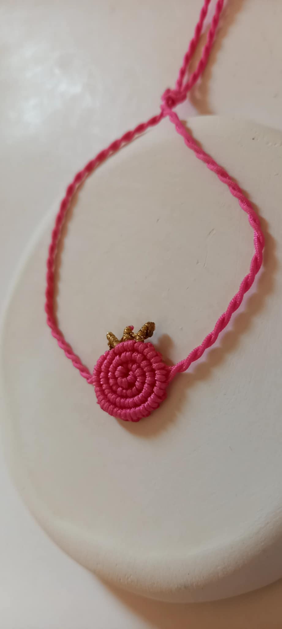 Βραχιόλι - γούρι με μακραμέ ρόδι