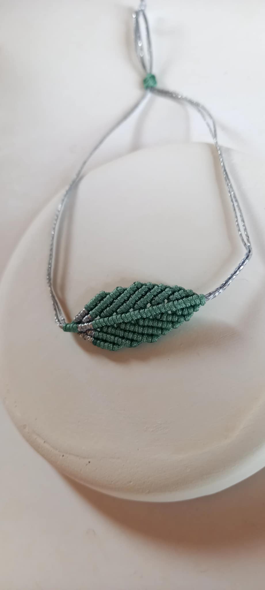 Βραχιόλι με μακραμέ φύλλο