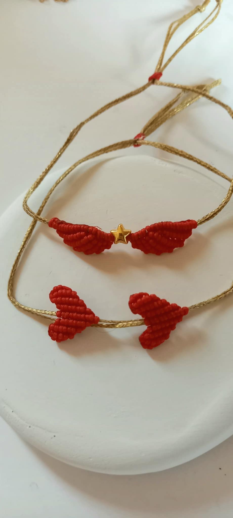 Βραχιόλι με καρδιές μακραμέ