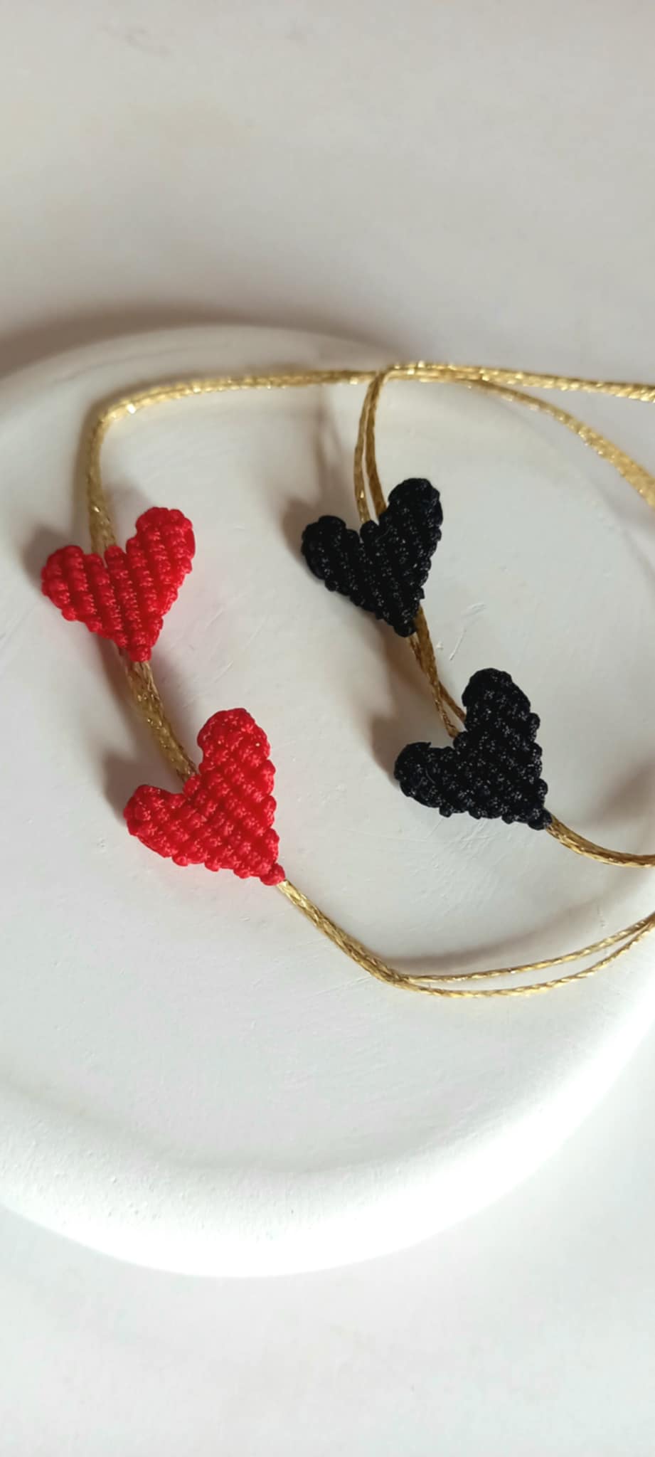 Βραχιόλι με καρδιές μακραμέ