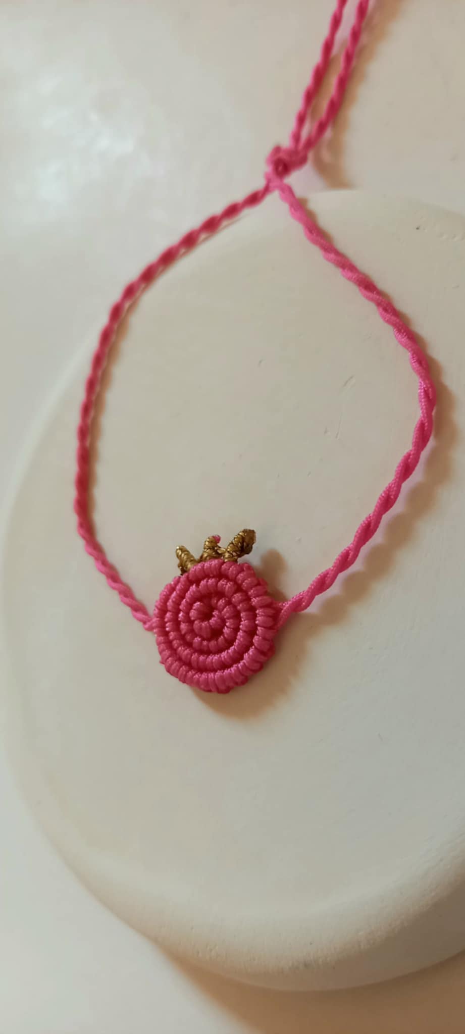 Βραχιόλι - γούρι με μακραμέ ρόδι